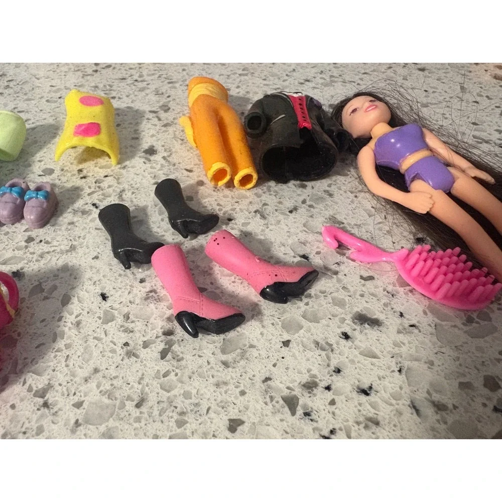Vintage Polly‎ pocket rubber clothes and one doll